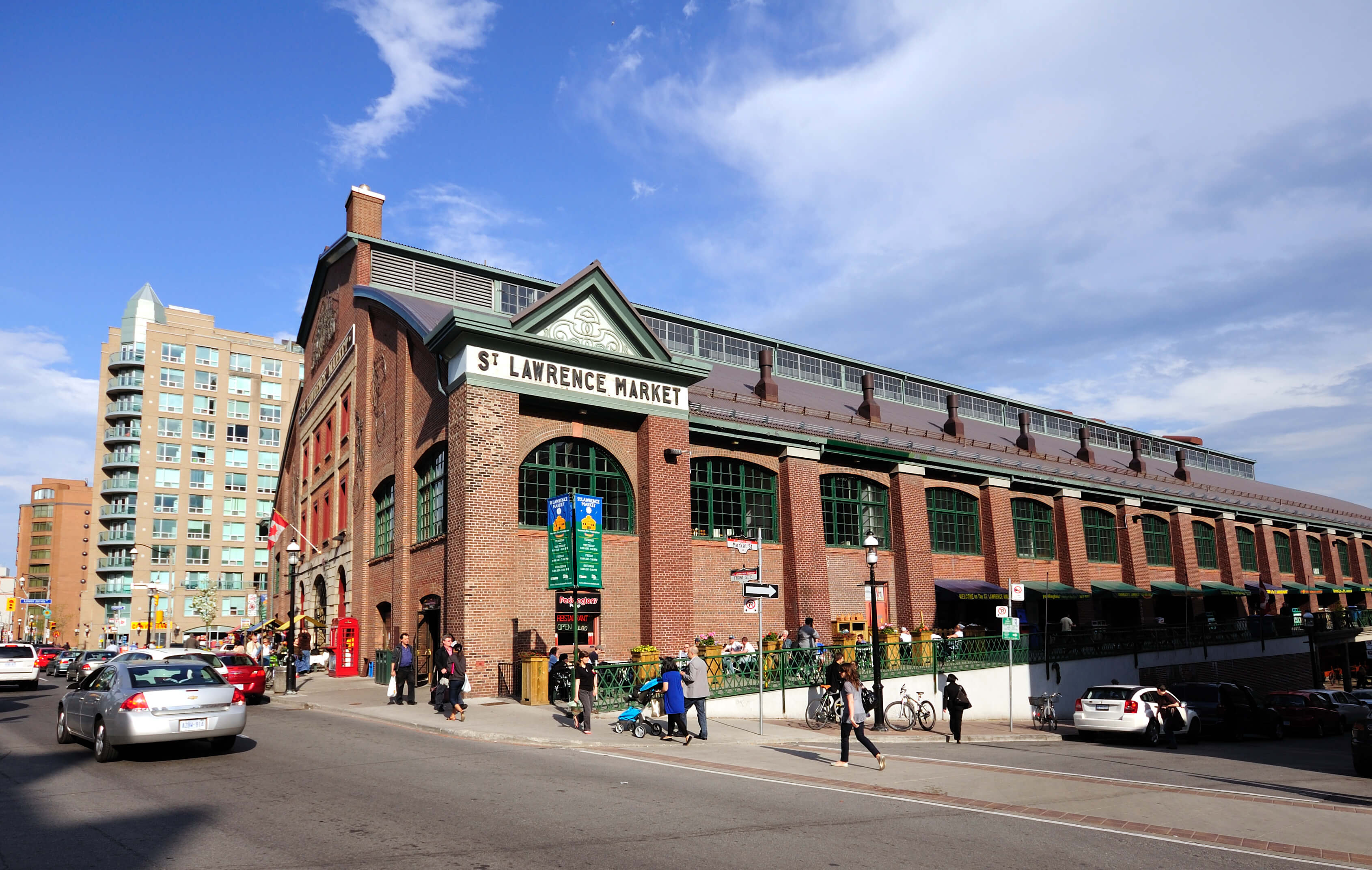 Beautiful St. Lawrence Market neighborhood in Toronto